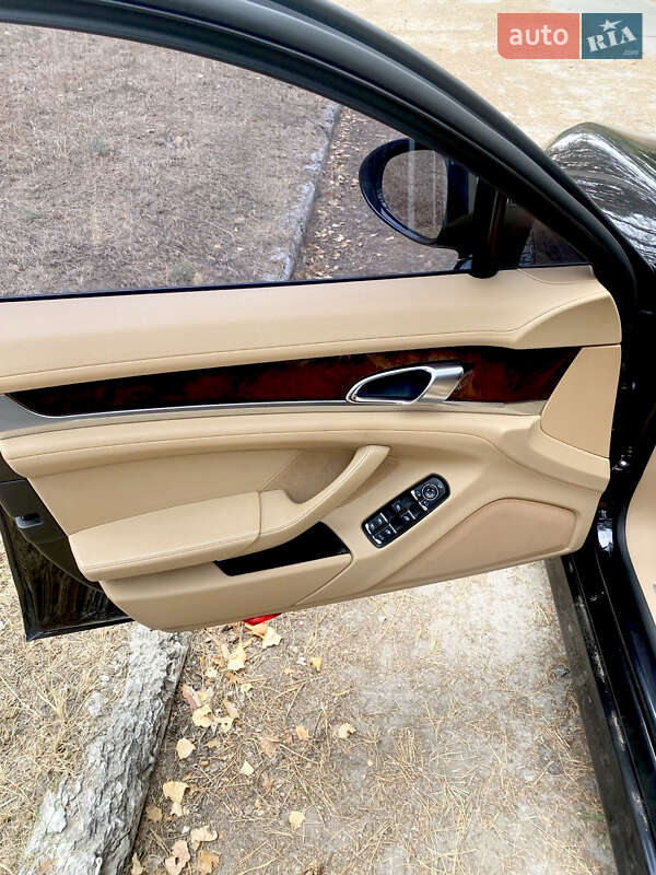 Фастбэк Porsche Panamera 2010 в Харькове