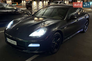 Фастбэк Porsche Panamera 2011 в Одессе