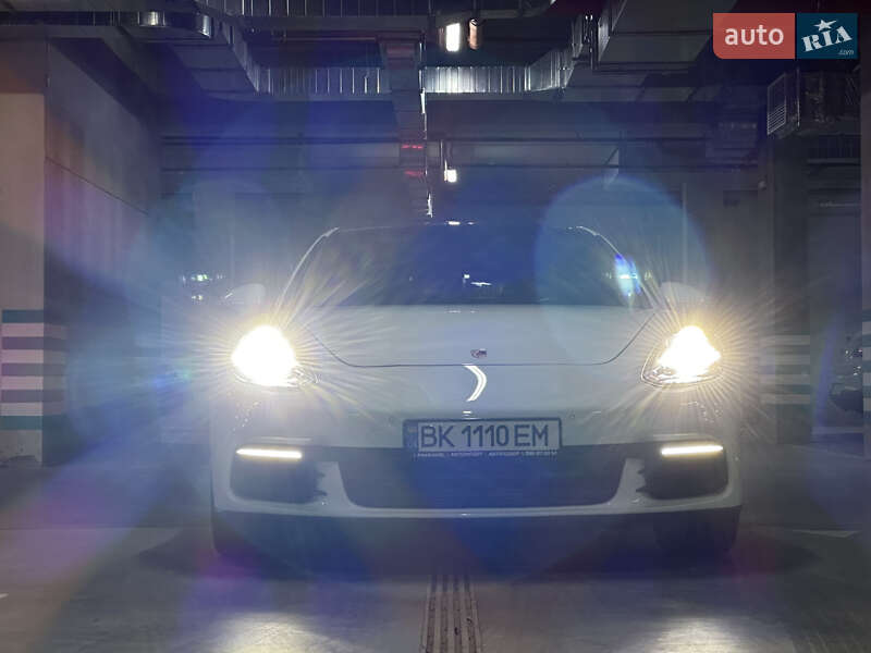 Фастбек Porsche Panamera 2017 в Львові