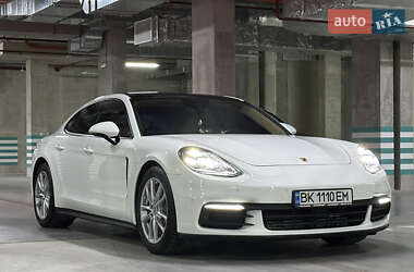 Фастбэк Porsche Panamera 2017 в 