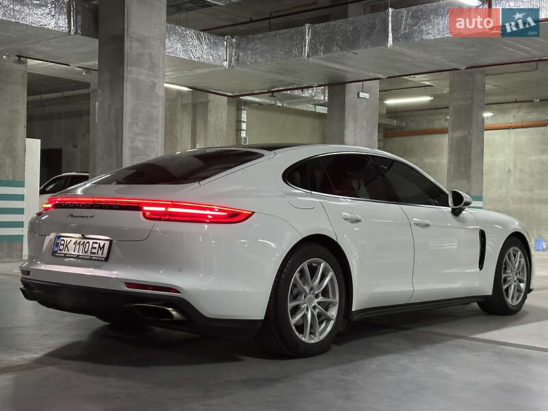 Фастбек Porsche Panamera 2017 в Львові