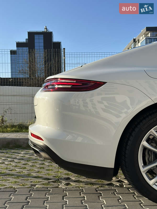 Фастбек Porsche Panamera 2017 в Львові