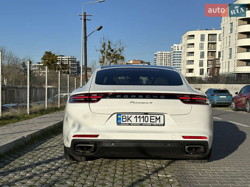 Фастбек Porsche Panamera 2017 в Львові