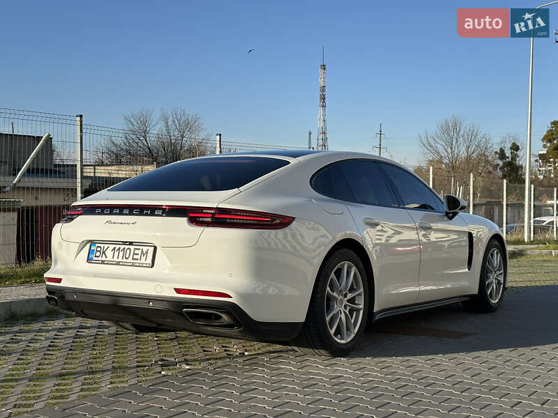 Фастбек Porsche Panamera 2017 в Львові