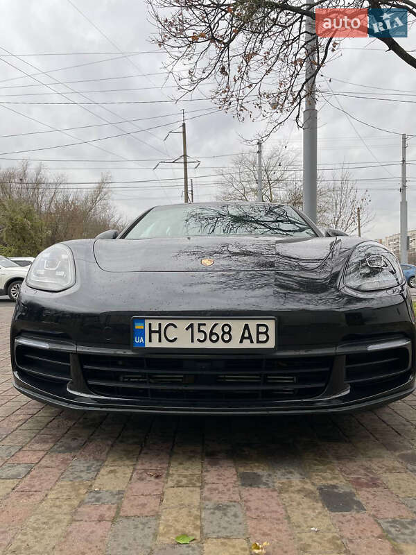 Фастбэк Porsche Panamera 2018 в Львове