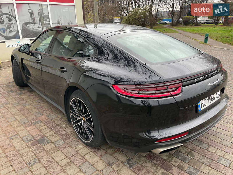 Фастбэк Porsche Panamera 2018 в Львове