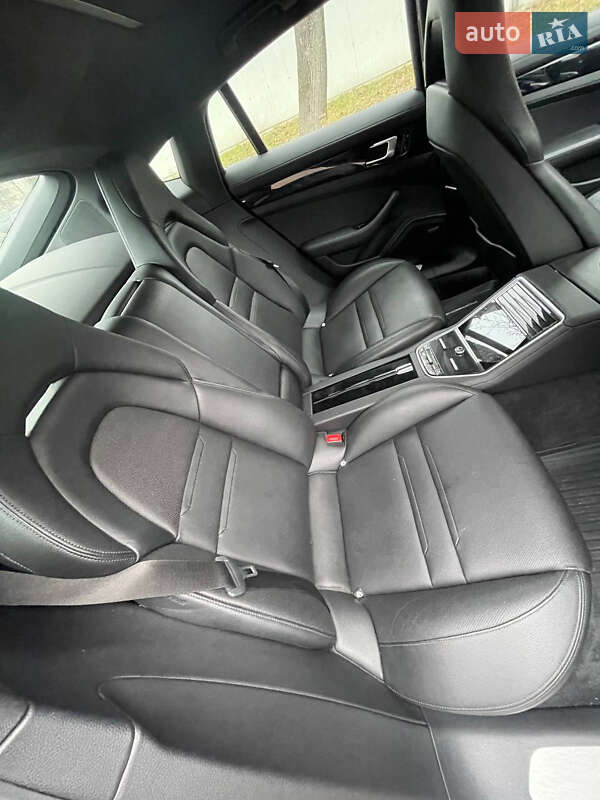 Фастбэк Porsche Panamera 2018 в Львове