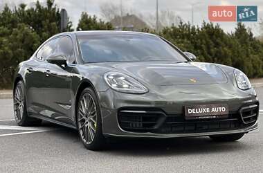 Фастбэк Porsche Panamera 2023 в Киеве