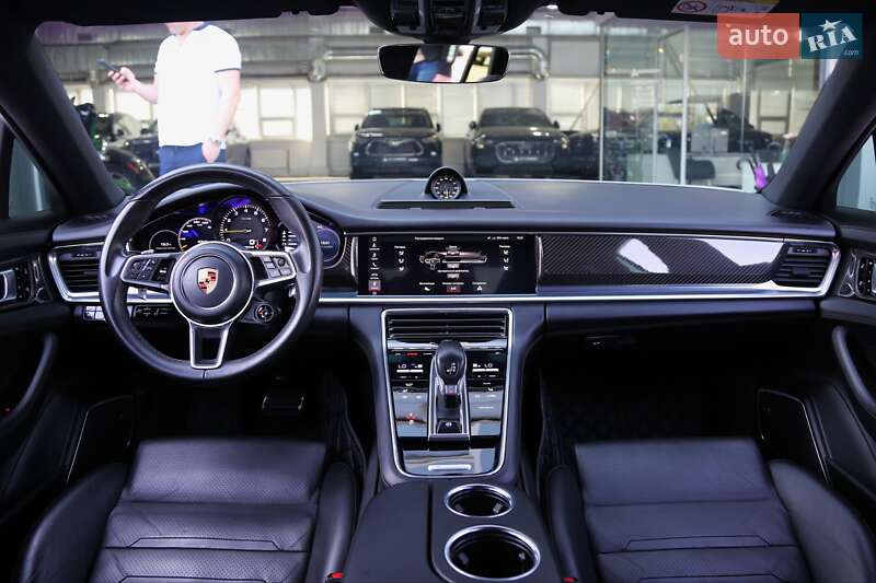 Фастбэк Porsche Panamera 2019 в Киеве