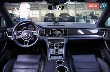 Фастбэк Porsche Panamera 2019 в 