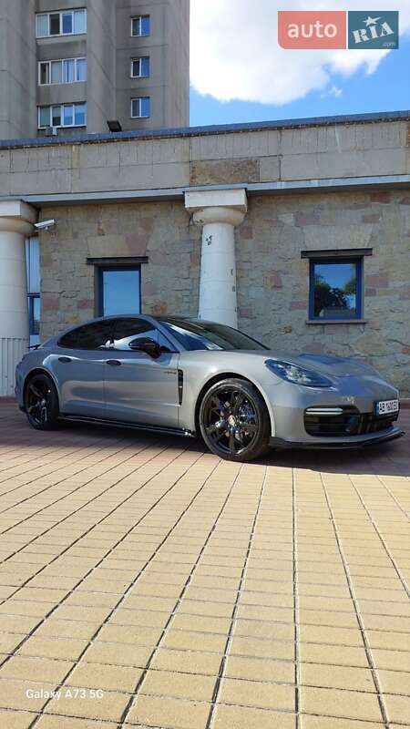 Фастбэк Porsche Panamera 2019 в Киеве