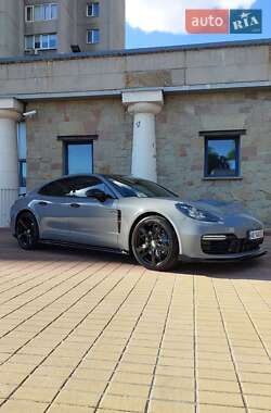 Фастбэк Porsche Panamera 2019 в 