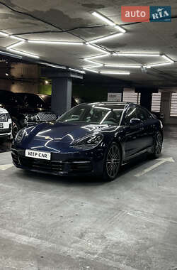 Фастбэк Porsche Panamera 2018 в 
