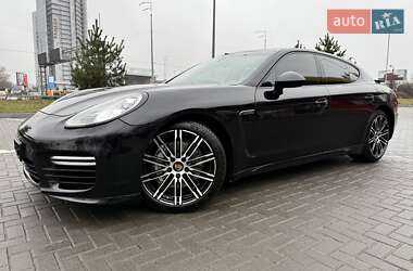 Фастбэк Porsche Panamera 2014 в Киеве