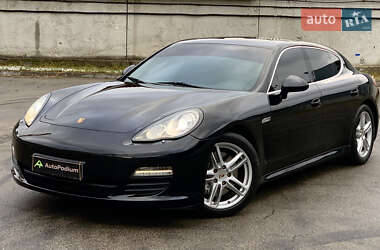 Фастбек Porsche Panamera 2009 в Києві