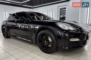 Фастбэк Porsche Panamera 2011 в Киеве