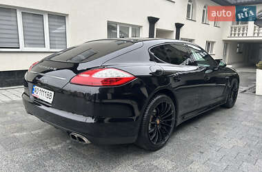 Фастбэк Porsche Panamera 2011 в 