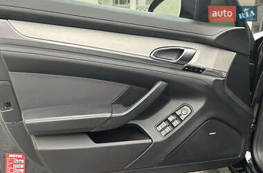 Фастбэк Porsche Panamera 2011 в 
