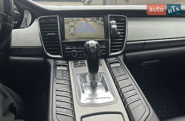 Фастбэк Porsche Panamera 2011 в 