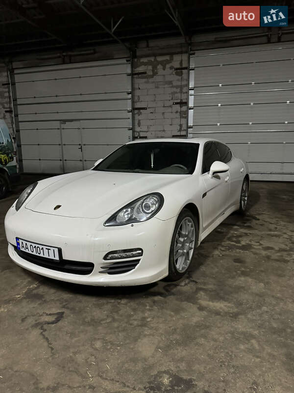 Фастбэк Porsche Panamera 2010 в Киеве