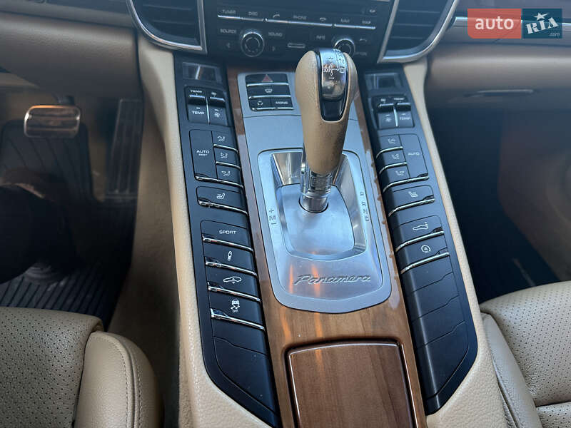 Фастбэк Porsche Panamera 2012 в Хмельницком