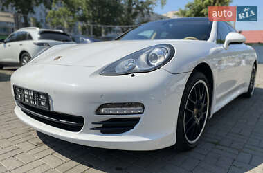 Фастбэк Porsche Panamera 2012 в 