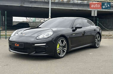 Фастбек Porsche Panamera 2013 в Києві