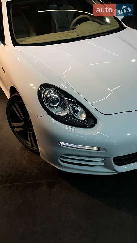 Фастбек Porsche Panamera 2013 в Києві