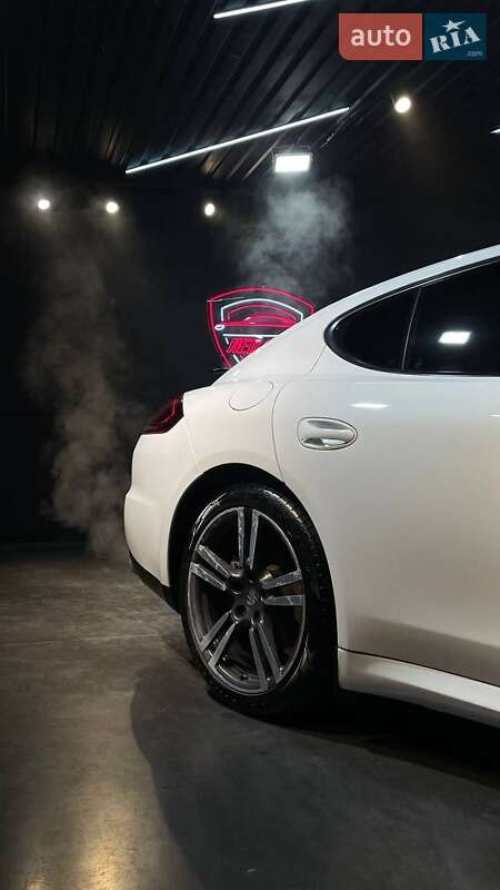 Фастбек Porsche Panamera 2013 в Києві