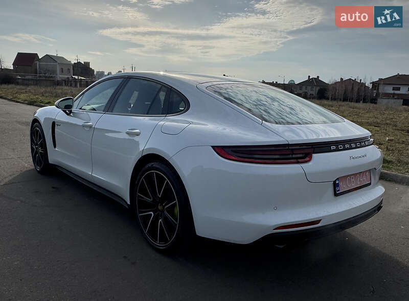 Фастбек Porsche Panamera 2018 в Одесі