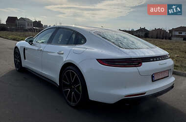 Фастбэк Porsche Panamera 2018 в 