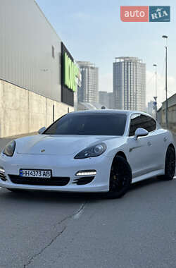 Фастбек Porsche Panamera 2011 в Києві