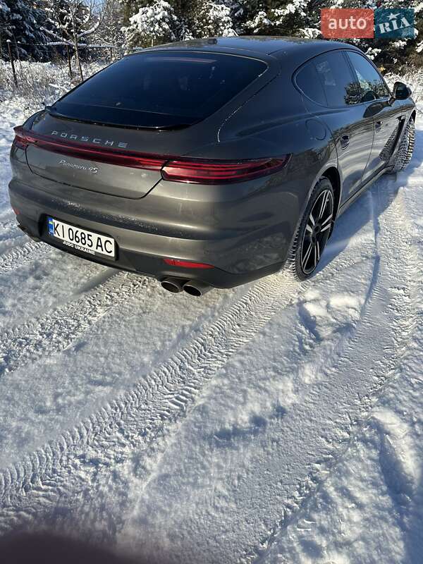 Фастбэк Porsche Panamera 2013 в Ворзеле