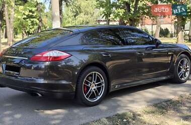 Фастбэк Porsche Panamera 2012 в 