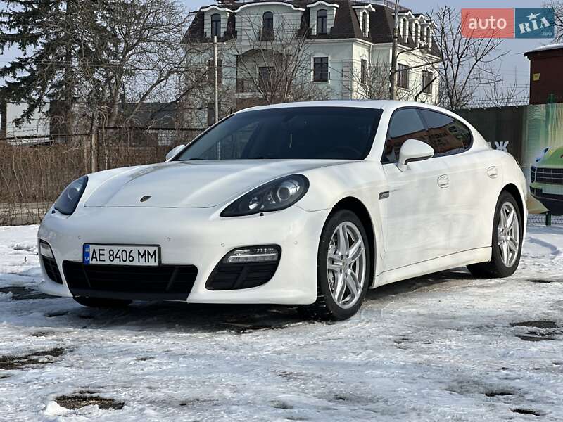 Фастбэк Porsche Panamera 2012 в Киеве