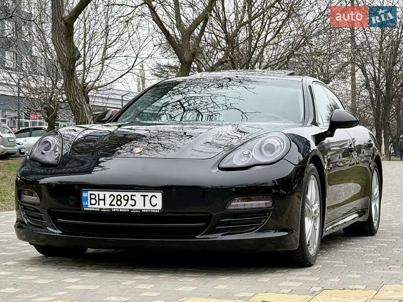 Фастбэк Porsche Panamera 2011 в Одессе