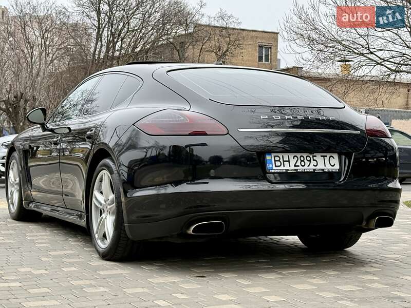 Фастбэк Porsche Panamera 2011 в Одессе