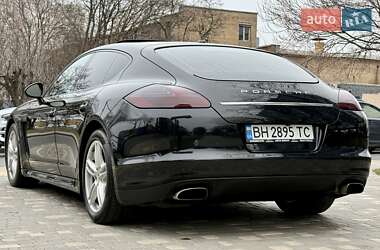 Фастбэк Porsche Panamera 2011 в Одессе