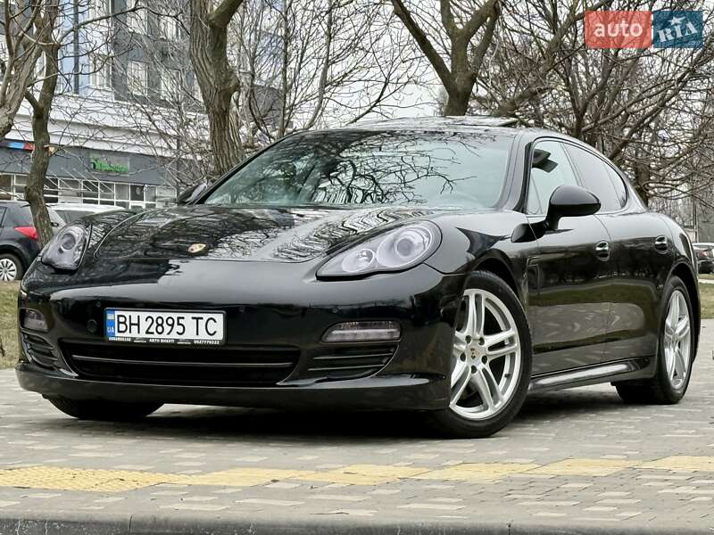 Фастбэк Porsche Panamera 2011 в Одессе