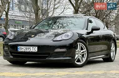 Фастбэк Porsche Panamera 2011 в Одессе