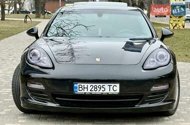 Фастбэк Porsche Panamera 2011 в Одессе