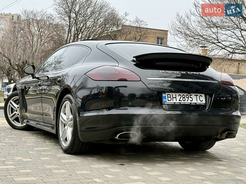 Фастбэк Porsche Panamera 2011 в Одессе