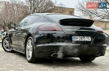 Фастбэк Porsche Panamera 2011 в Одессе