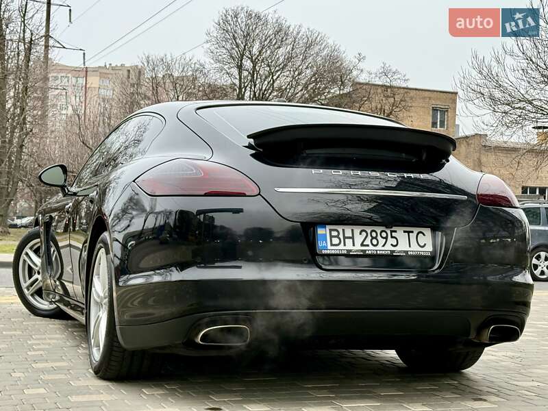 Фастбэк Porsche Panamera 2011 в Одессе