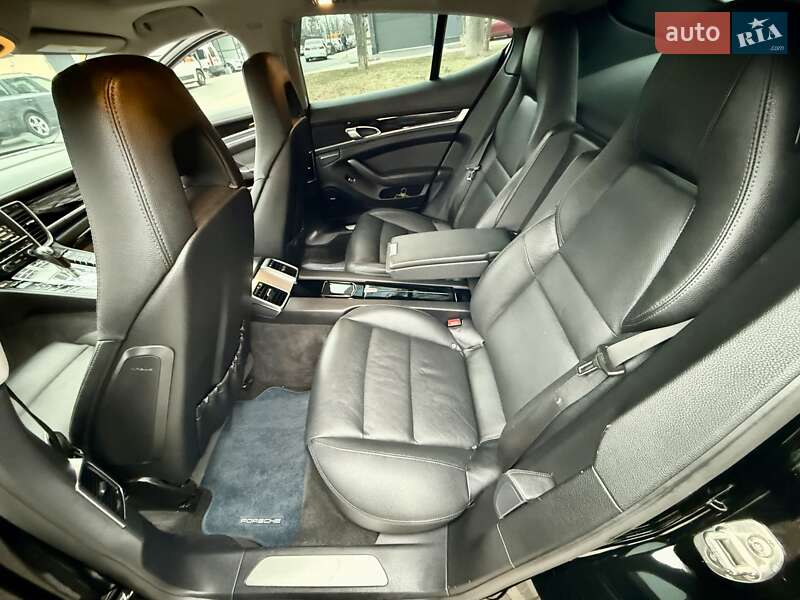 Фастбэк Porsche Panamera 2011 в Одессе