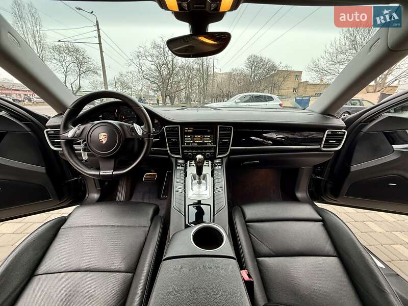 Фастбэк Porsche Panamera 2011 в Одессе