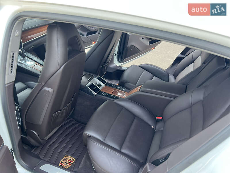 Фастбэк Porsche Panamera 2013 в Ровно