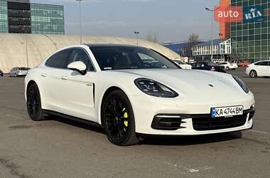Фастбэк Porsche Panamera 2018 в 