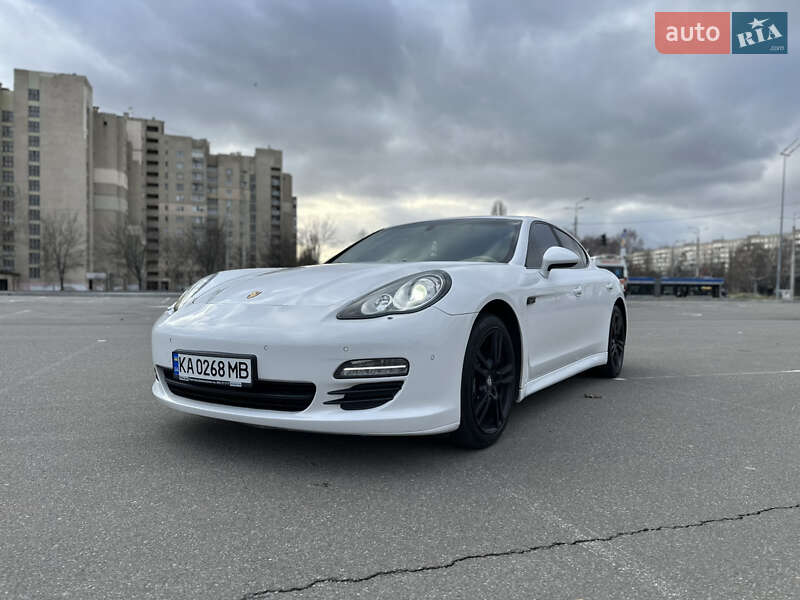 Фастбэк Porsche Panamera 2010 в Киеве