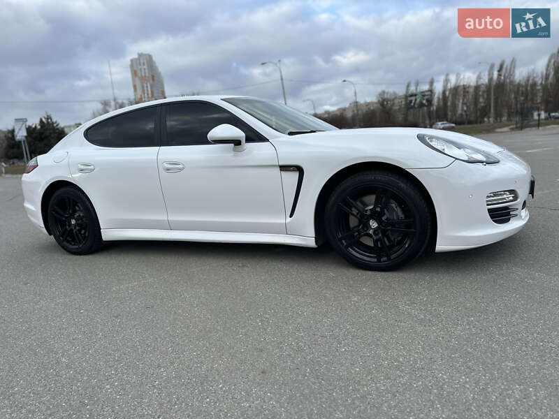 Фастбэк Porsche Panamera 2010 в Киеве